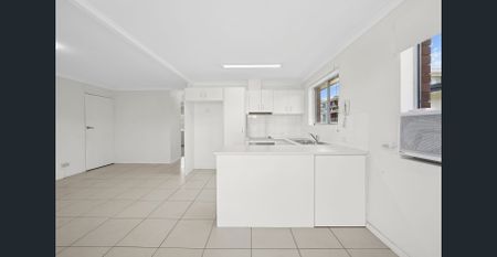 Low-Maintenance Comfort in the Heart of Redcliffe - Photo 2