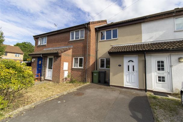 Mulberry Close, Hardwicke - Photo 1