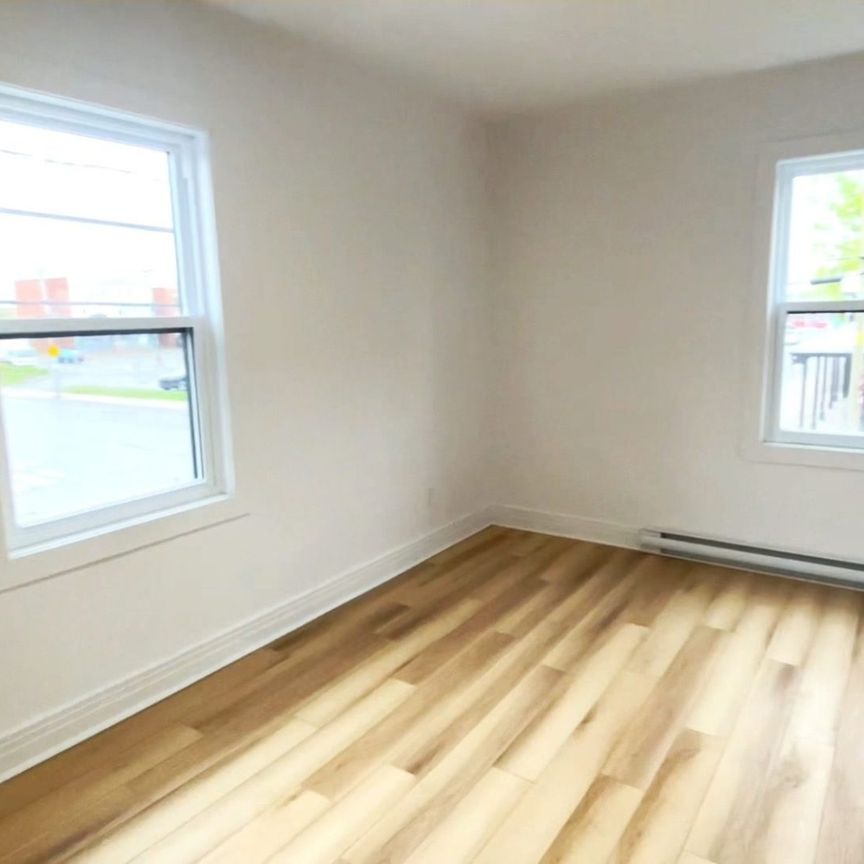 Condo moderne 5 ½ à Shawinigan | 2103 Champlain | Grand, rénové, lumineux! - Photo 1