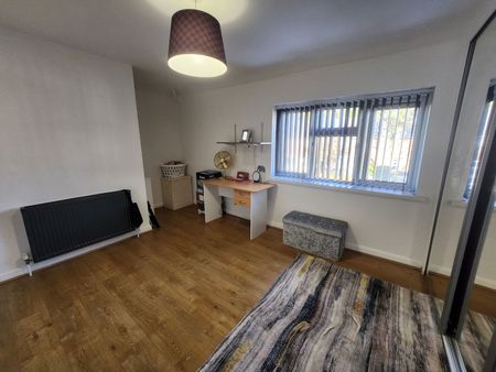 Broom Hall Crescent, Birmingham, B27 7JR - Photo 5