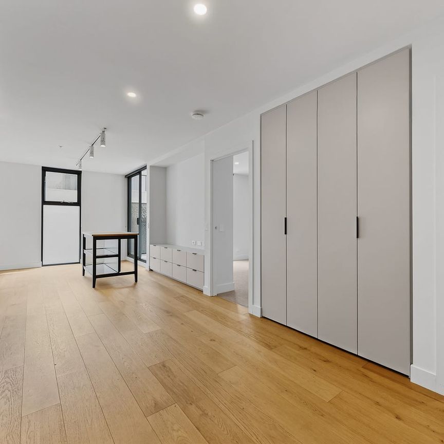 Stylish, Sun-Filled Living in the Heart of Hawthorn - Photo 1