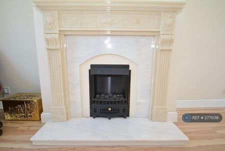 2 bedroom end of terrace house to rent - Photo 2