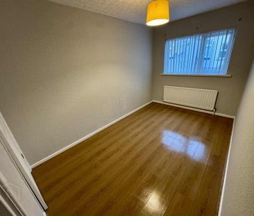 32 Lower Waterloo Road, Larne, BT40 1NP - Photo 4