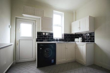 2 bedroom terraced house to rent - Photo 4