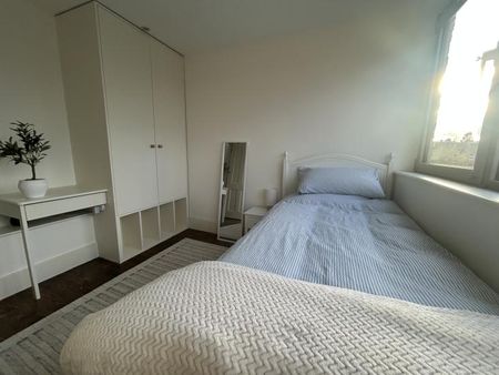 Single room in bright, peaceful, newly decorated home. - Photo 5