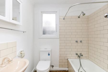 Bright and spacious home - Photo 5