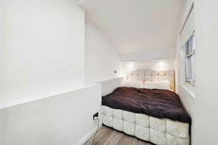 Queen's Gate, South Kensington, SW7 - Photo 3