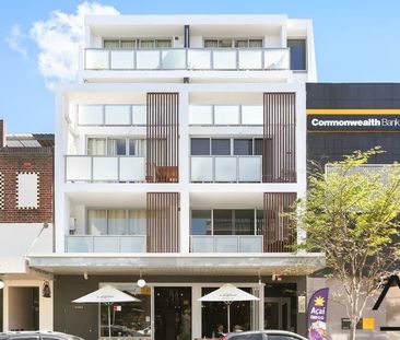 One bedroom apartment with a large flexible floorplan! - Photo 2