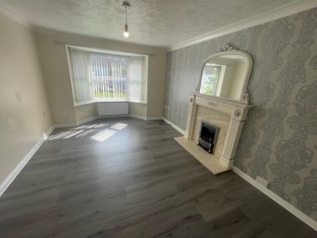 4 Bedroom Detached House - Photo 3