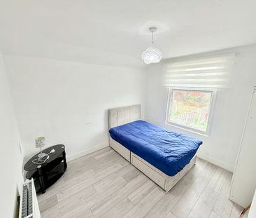 Room in a Shared House, Samuel Street, SE18 - Photo 1