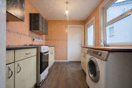 3 Bedroom House To Let - HP12 - Photo 5