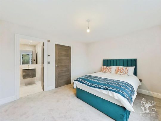 St Marys Lane, Upminster, RM14 - Photo 1