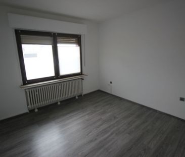 Duisburg - Buchholz, schöne 2 Zimmer Erdgeschoßwohnung komplett ren... - Photo 1