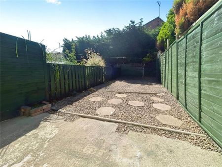 3 bedroom terraced house to rent - Photo 4