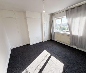 4 bedroom terraced house to rent - Photo 3