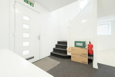 1 bedroom in a house share to rent - Photo 4