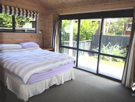 Kenwood Beach House - Photo 3