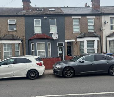 1 bedroom bedsit to rent - Photo 1