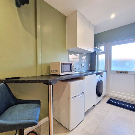 1 bedroom Studio in Arkwright Drive, Bracknell - Photo 3