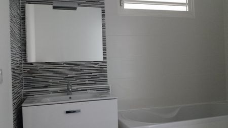 Location Appartement 3 pièces 64m² ST DENIS 97400 - Photo 4