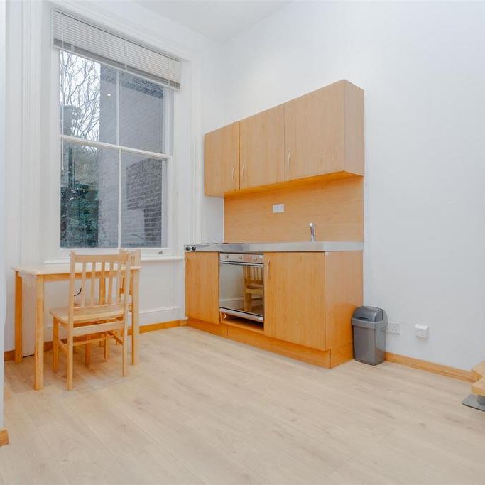 Studio to rent - Photo 1