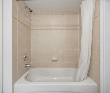 For Lease - 5384 Valhalla (Main and second floor) Crescent, Mississ... - Photo 6