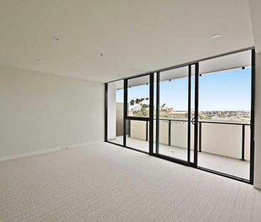 Perfect Blend of Comfort and Style in Maribyrnong - Photo 3