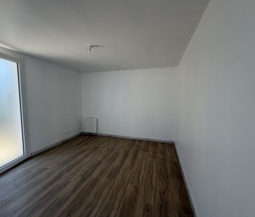 Location Appartement 2 pièces 42m² MESLAY DU MAINE 53170 - Photo 4