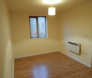 1 Bed Unfurnished Apartment - Photo 3