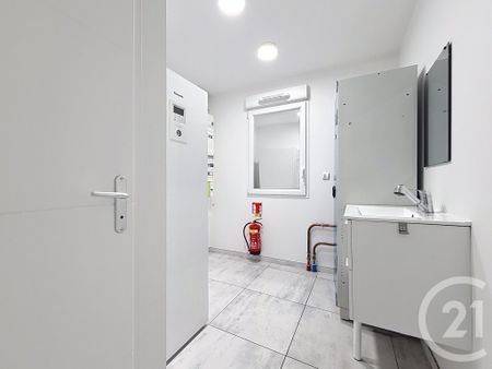 Location Appartement 3 pièces 99m² LA CHAPELLE ST LUC 10600 - Photo 3