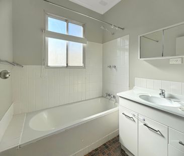 Tidy 2 Bedroom Home - Photo 3