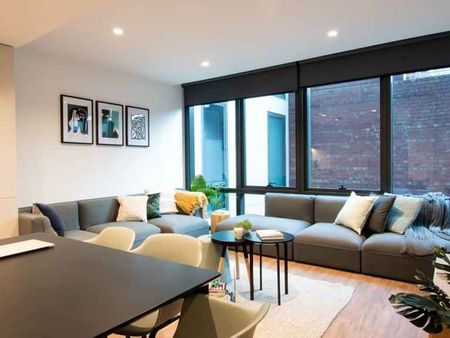 6 Bed Townhouse City View - Photo 3