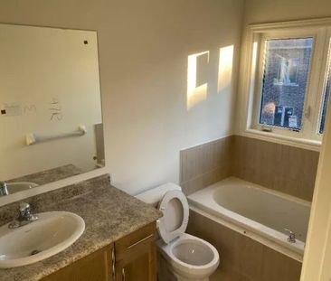 For Lease - 20 Truffle Court, Brampton, Ontario - Photo 6