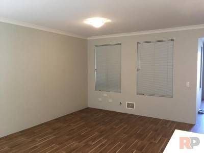 Low Maintenance 2 Bedroom Unit - Photo 2