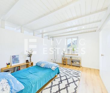 LIVING ON TWO FLOORS – LIGHT, CHARM AND FAR-RANGING VIEWS - Photo 6