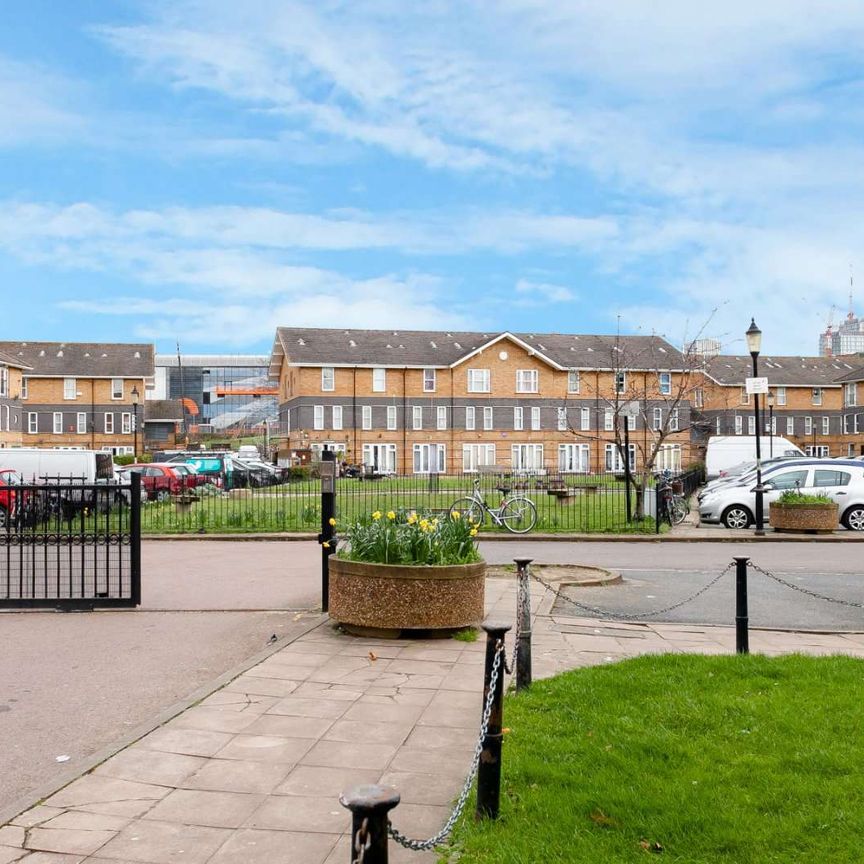 Beautiful one bedroom flat on the second floor in a purpose-built block in Hackney Wick. - Photo 1