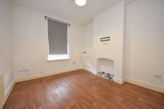 3 bed House - Terraced for Rent - Photo 2