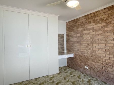 CBD LIVING - Photo 2