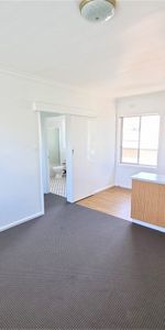 6/242 Clarke Street, Northcote - Photo 3