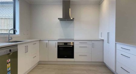 Rototuna 4 Bedrooms and 2 level Home - Photo 2