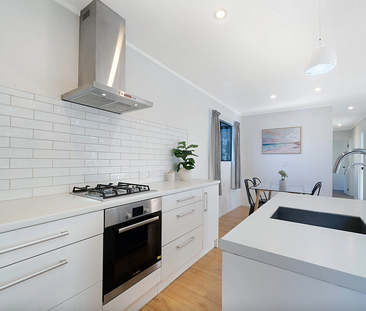 Sunny, Spacious Home in Te Atatu South – $500pw | - Photo 6