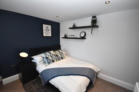 Room in a Shared Flat, West Derby Road, L6 - Photo 5