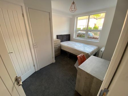 5 bedroom terraced house to rent - Photo 3