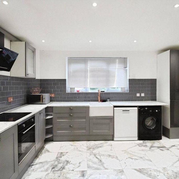 1 bedroom in a house share to rent - Photo 1