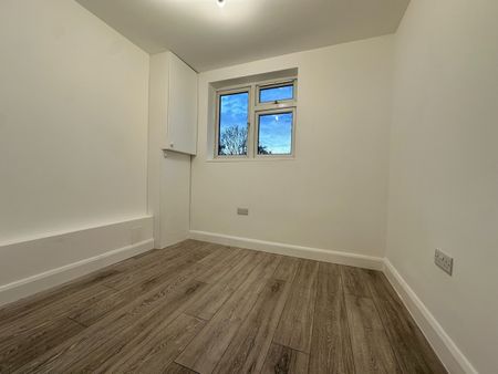 2 Bed Flat, Median Road, E5 - Photo 2