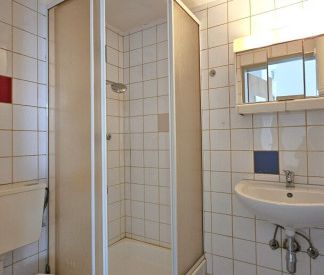 DACHGESCHOSSWOHNUNG - IDEAL FÜR STUDENTEN ODER PENDLER - Foto 3