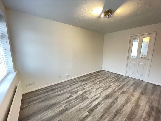 2 bedroom Semi-Detached House to let - Photo 1