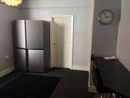 Holyhead Road Room 5, Coventry - Photo 3