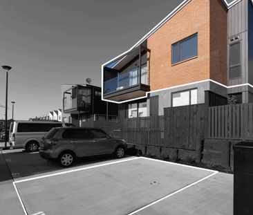 Scotts Point Stunner! - Photo 1