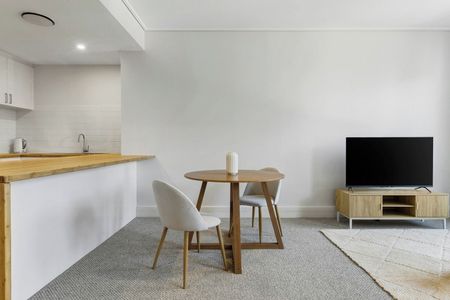 Stylish Furnished One-Bedroom in Prime City-Fringe Location - Photo 5
